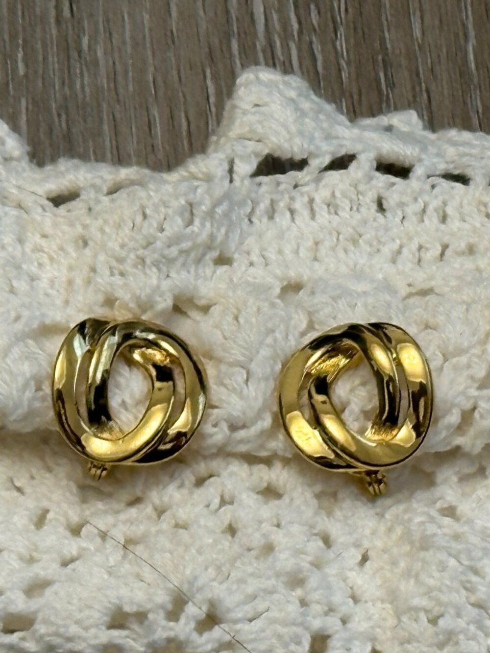 Monet Fabulous Vintage Clip On Earrings Gold Tone Intertwined Circles